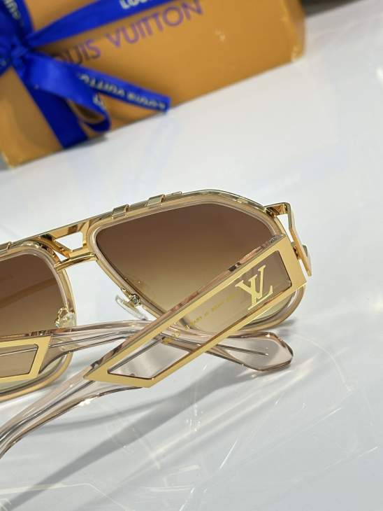 Picture of Louis Vuitton Sunglasses _SKUfw76439999fw